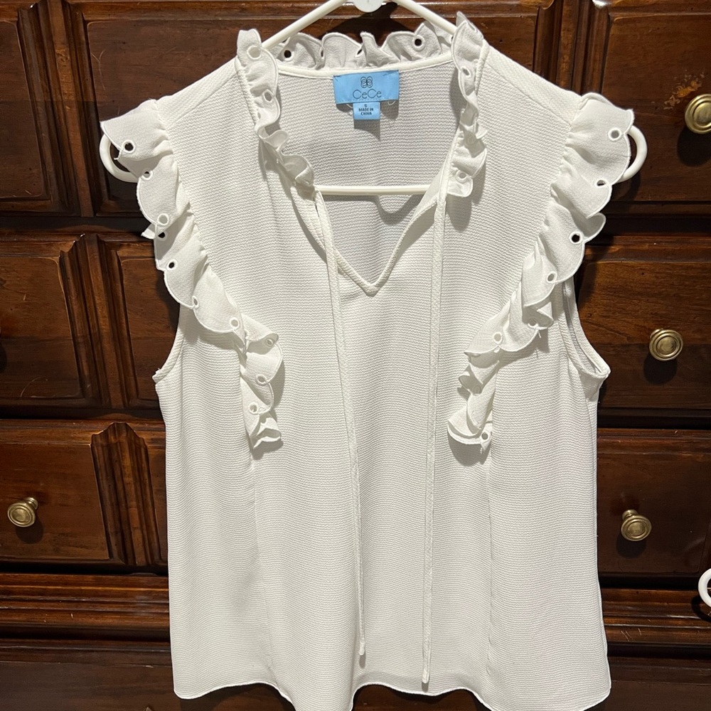 CeCe top size small in pure white.   Really cute and beautiful material.